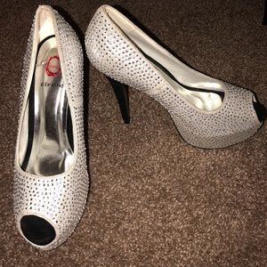 Red circle 5in heels brand new
